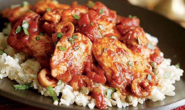 CHICKEN THIGHS WITH OLIVES AND TOMATO SAUCE!!