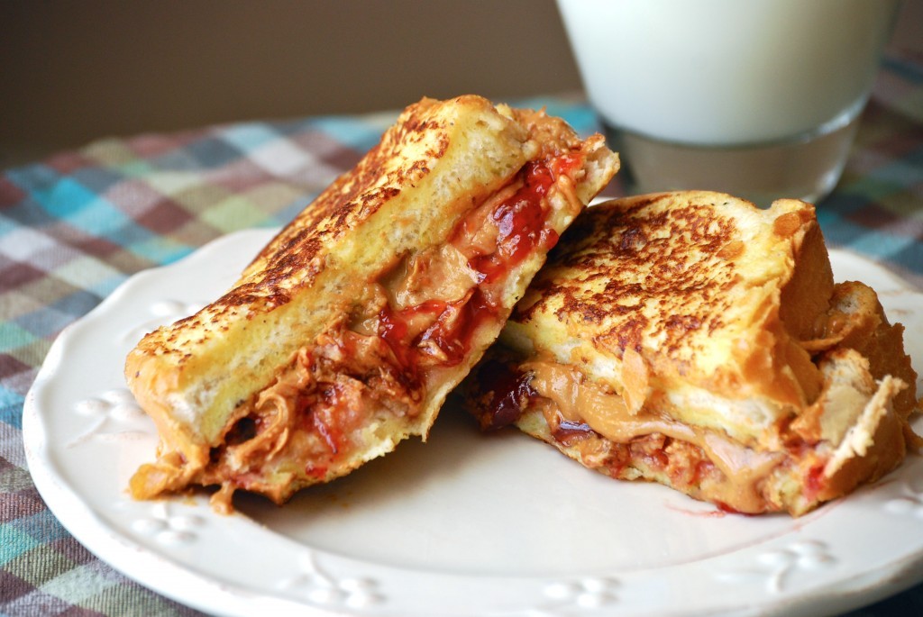 PEANUT BUTTER & JELLY FRENCH TOAST!!