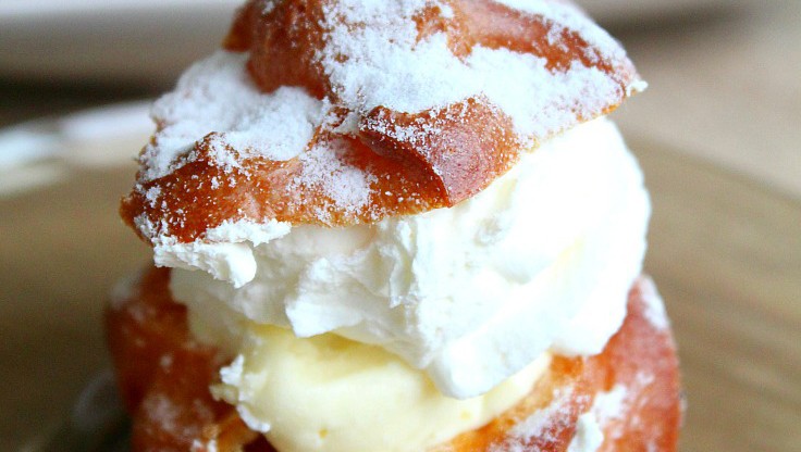 EASY FRENCH CREAM PUFFS!!