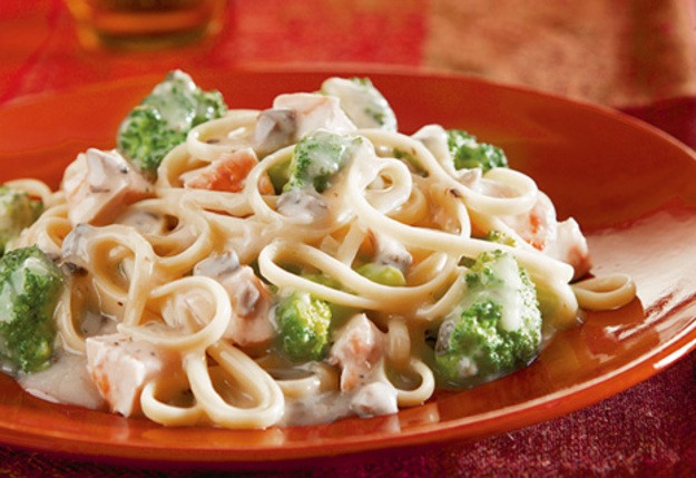 CHICKEN & BROCCOLI ALFREDO!!