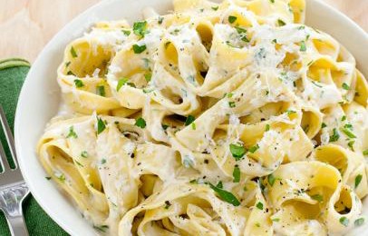 CREAMY LOW CAL FETTUCCINE ALFREDO!!