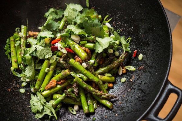 WOK FRIED ASPARAGUS & WALNUTS!!