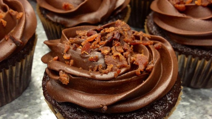 DARK CHOCOLATE BACON CUPCAKES!!