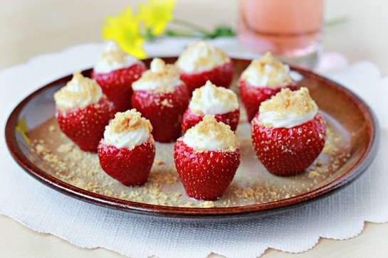 CHEESECAKE-STUFFED STRAWBERRIES!!