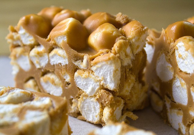 NO-BAKE PEANUT BUTTER MARSHMALLOW SQUARES!!