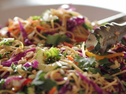 DELICIOUS ASIAN NOODLE SALAD!!