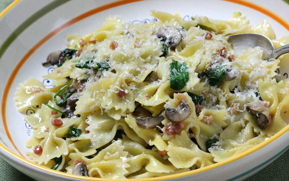 FARFALLE WITH MUSHROOMS & SPINACH!!