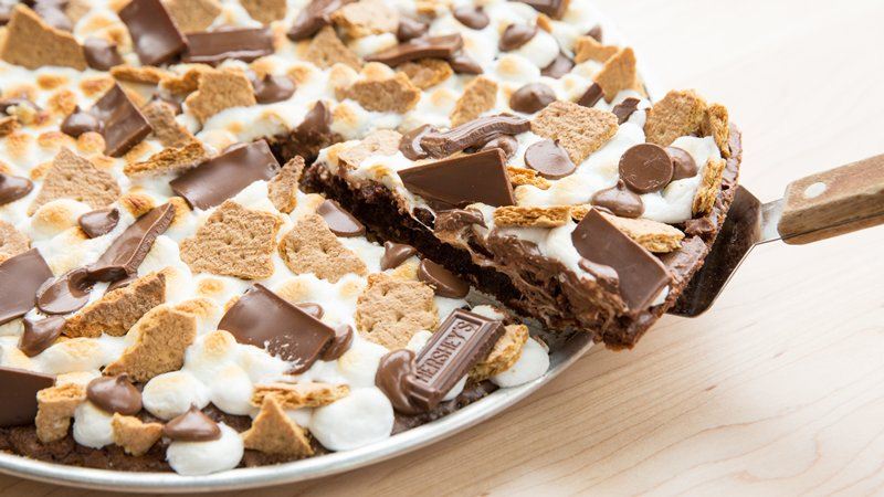 S’MORES BROWNIE PIZZA!!