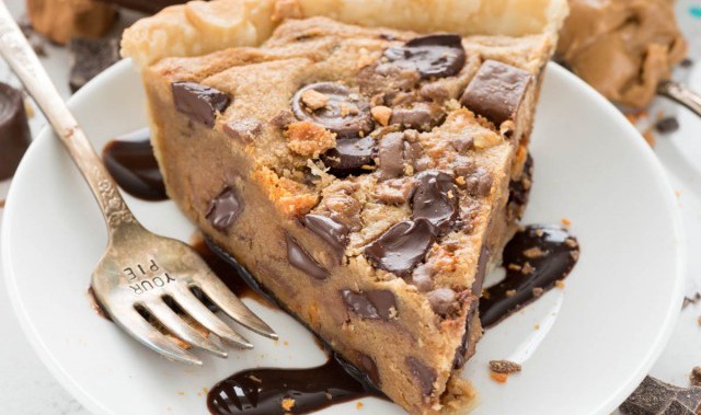 PEANUT BUTTER CANDY PIE!!