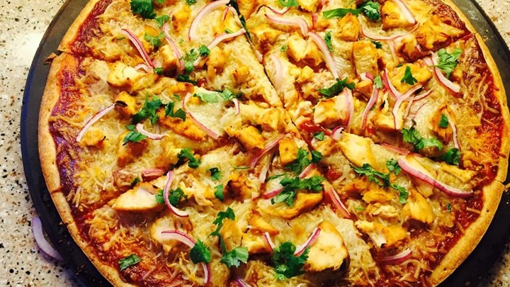 UNBELIEVABLY AWESOME BBQ CHICKEN PIZZA!!