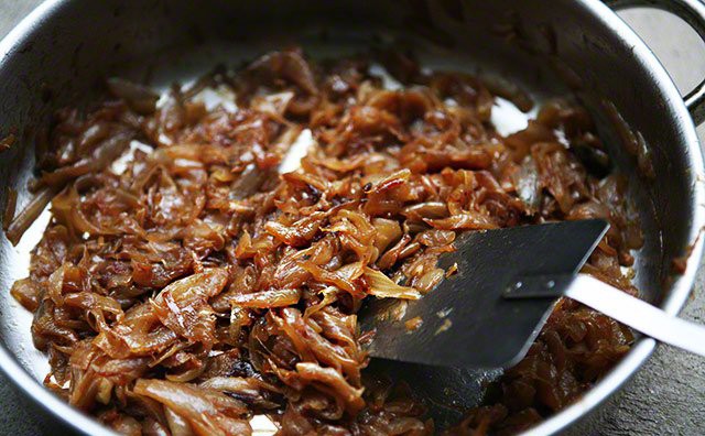AWESOME CARAMELIZED ONIONS!!