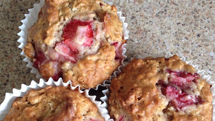 STRAWBERRY NUT MUFFINS!!