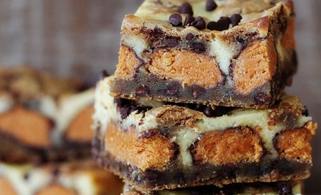 BUTTEERFINGER COOKIE DOUGH CHEESECAKE BARS!!