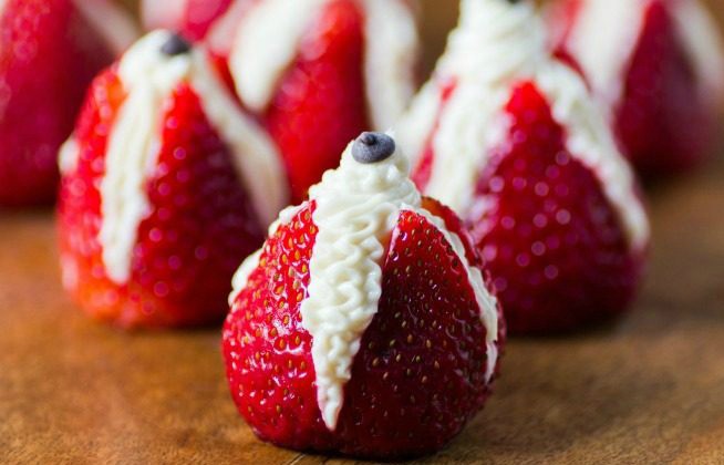 MORE CHEESECAKE STUFFED STRAWBERRIES!!