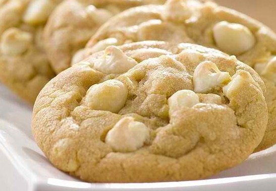 WHITE CHOCOLATE MACADAMIA COOKIES!!