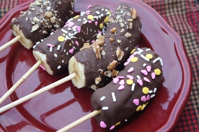 FROZEN CHOCOLATE COVERED BANANAS!!