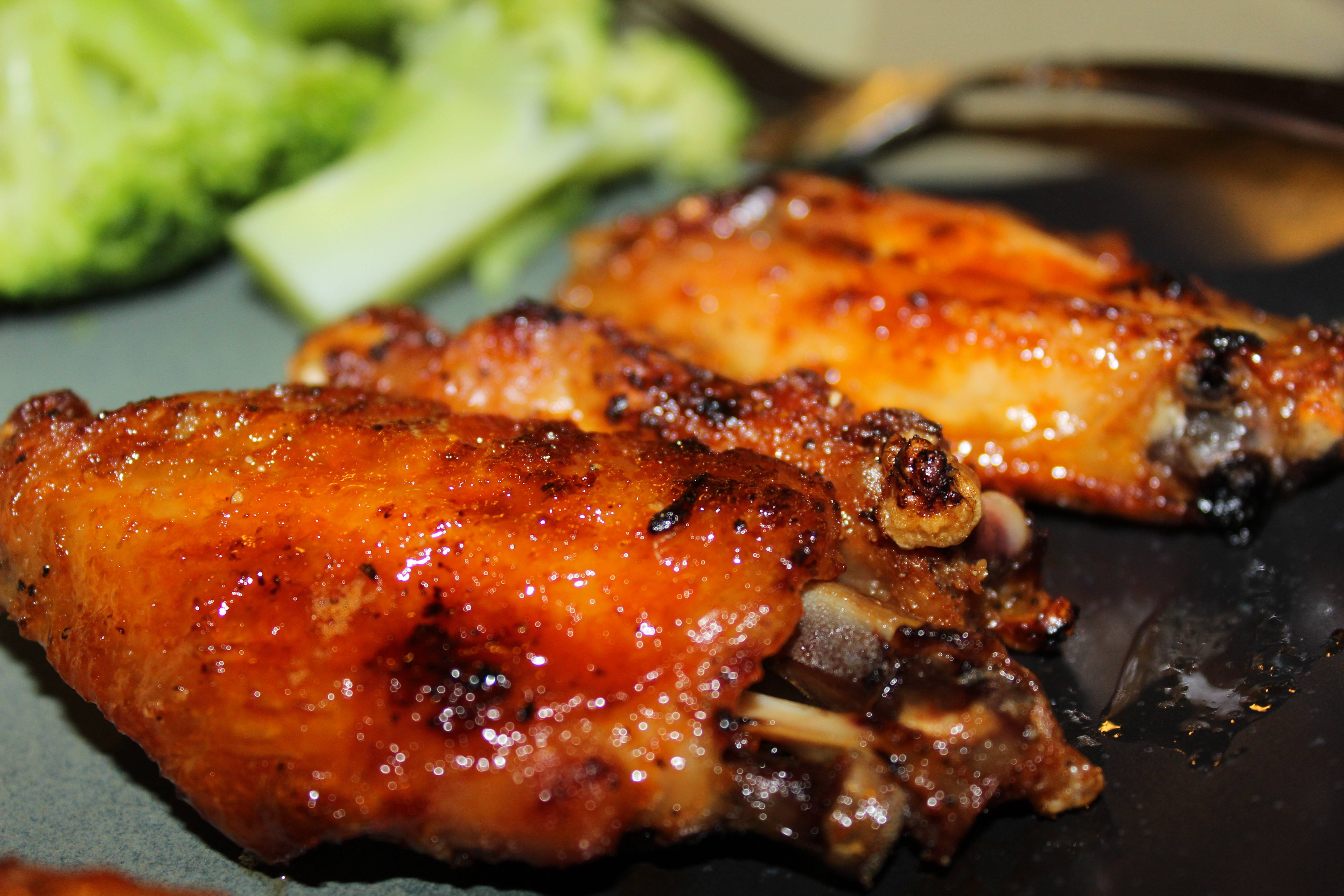 HONEY SRIRACHA CHICKEN WINGS!!