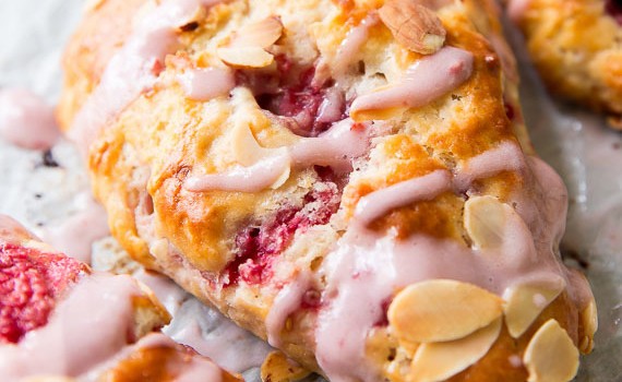 AWESOME RASPBERRY BUTTERMILK SCONES!!