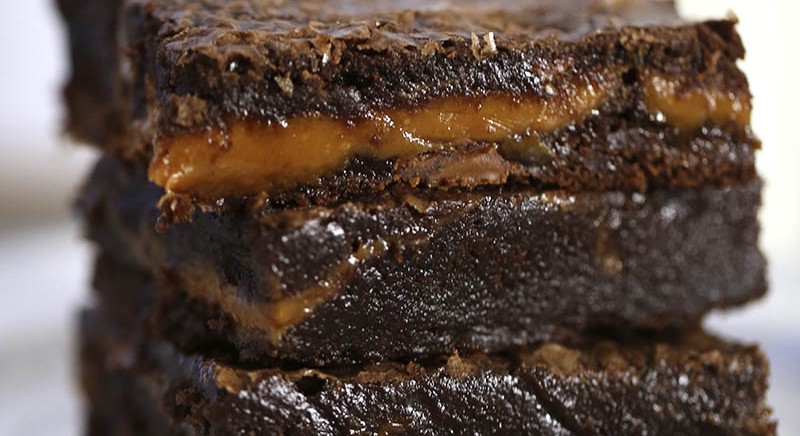 CHOCOLATE FUDGE CARAMEL BROWNIE!!