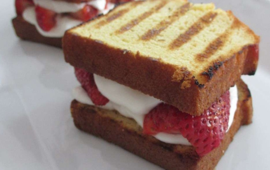 GRILLED STRAWBERRY SHORTCAKE!!