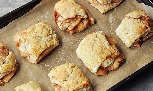 DELICIOUS APPLE PIE BISCUITS!!