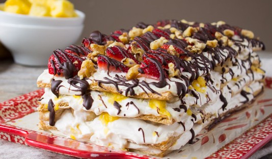 BANANA SPLIT ICEBOX CAKE!!