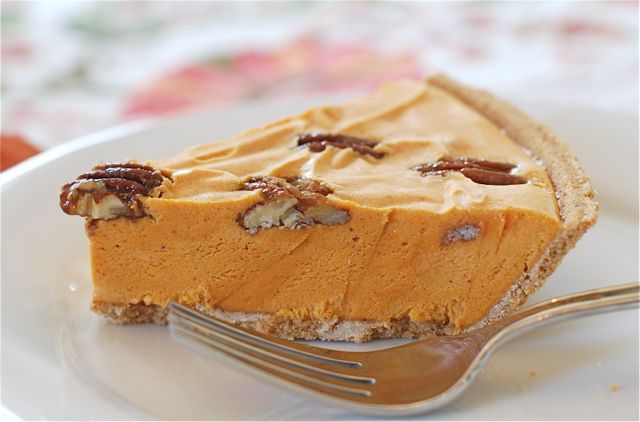 DELICIOUS PUMPKIN ICE CREAM PIE!!