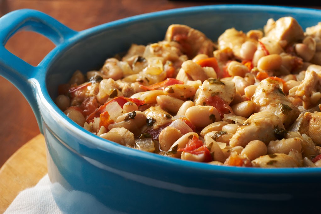 WHITE BEAN BASIL CHICKEN CHILI!!