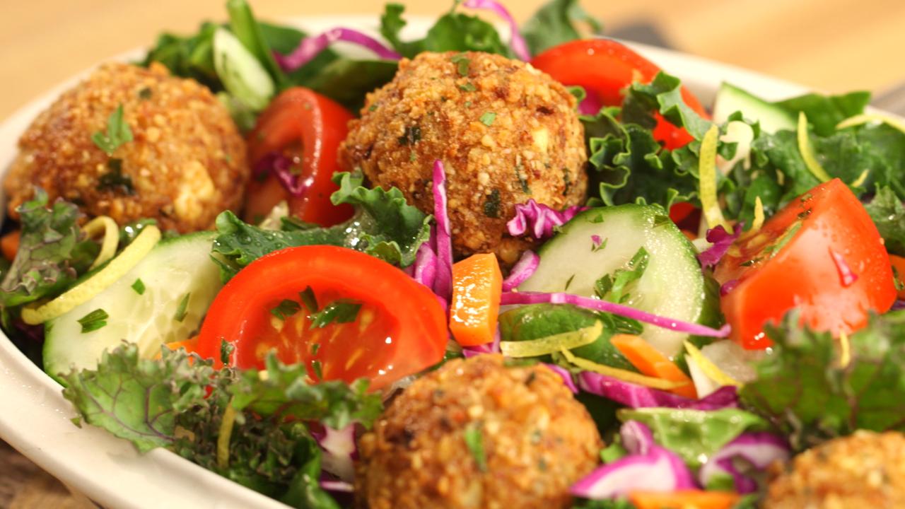 SCRUMPTIOUS CRISPY FALAFEL CHICKEN SALAD!!