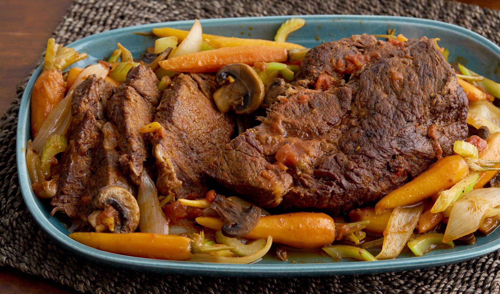 ONE PAN POT ROAST WITH VEGETABLES!!