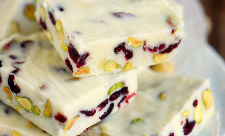 3 MINUTE WHITE CHOCOLATE CRANBERRY PISTACHIO FUDGE!!